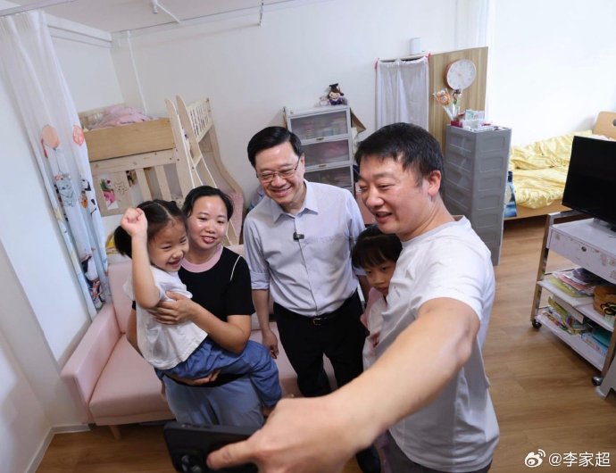 李家超感慨：香港简约公屋建造速度史无前例
